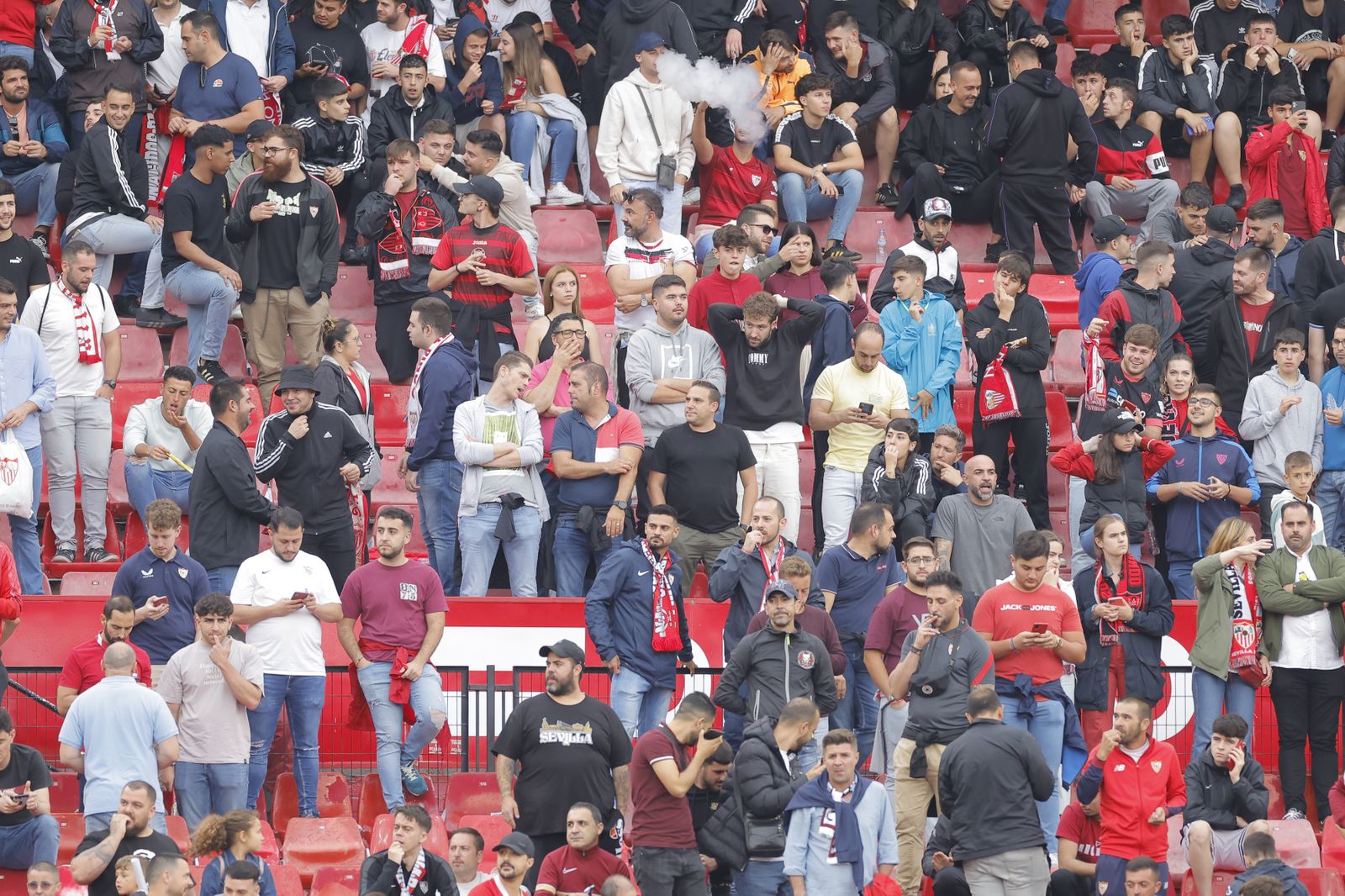 Búscate en las fotos del Sevilla-Madrid