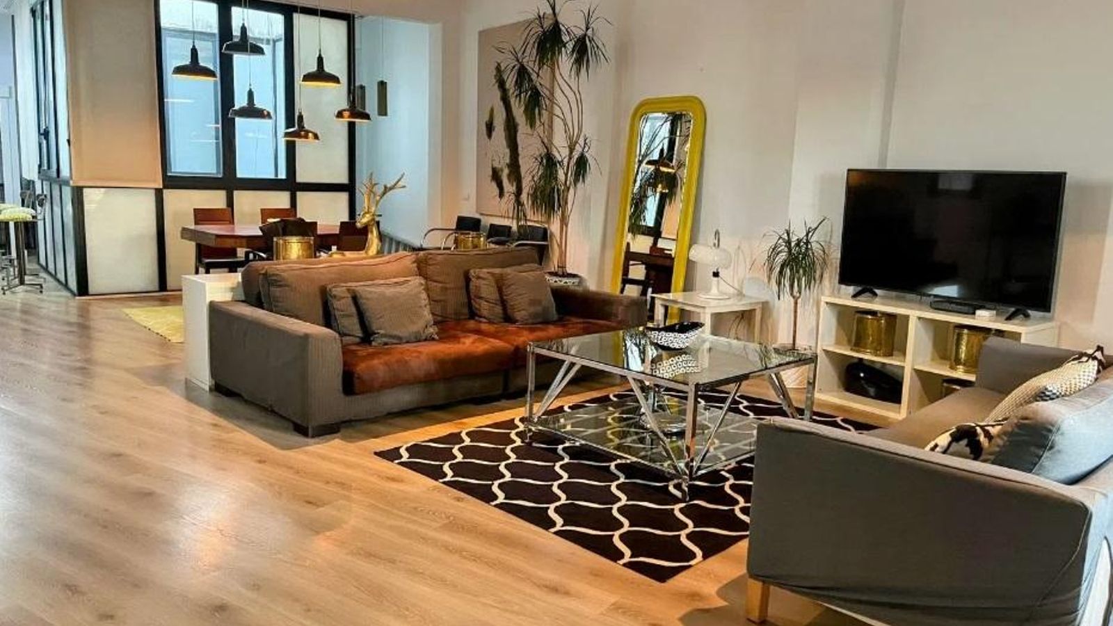 Amplio piso de 160 metros en la Alameda de Hércules.