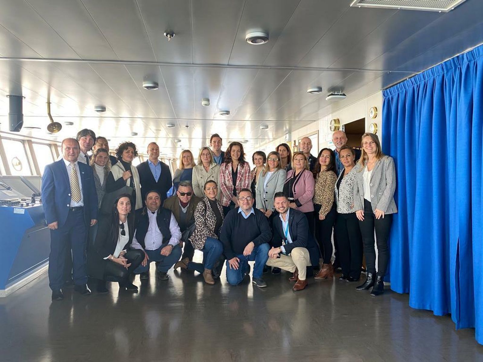 Imagen de la reunión con los agentes de viaje en el ferri de Baleària.
