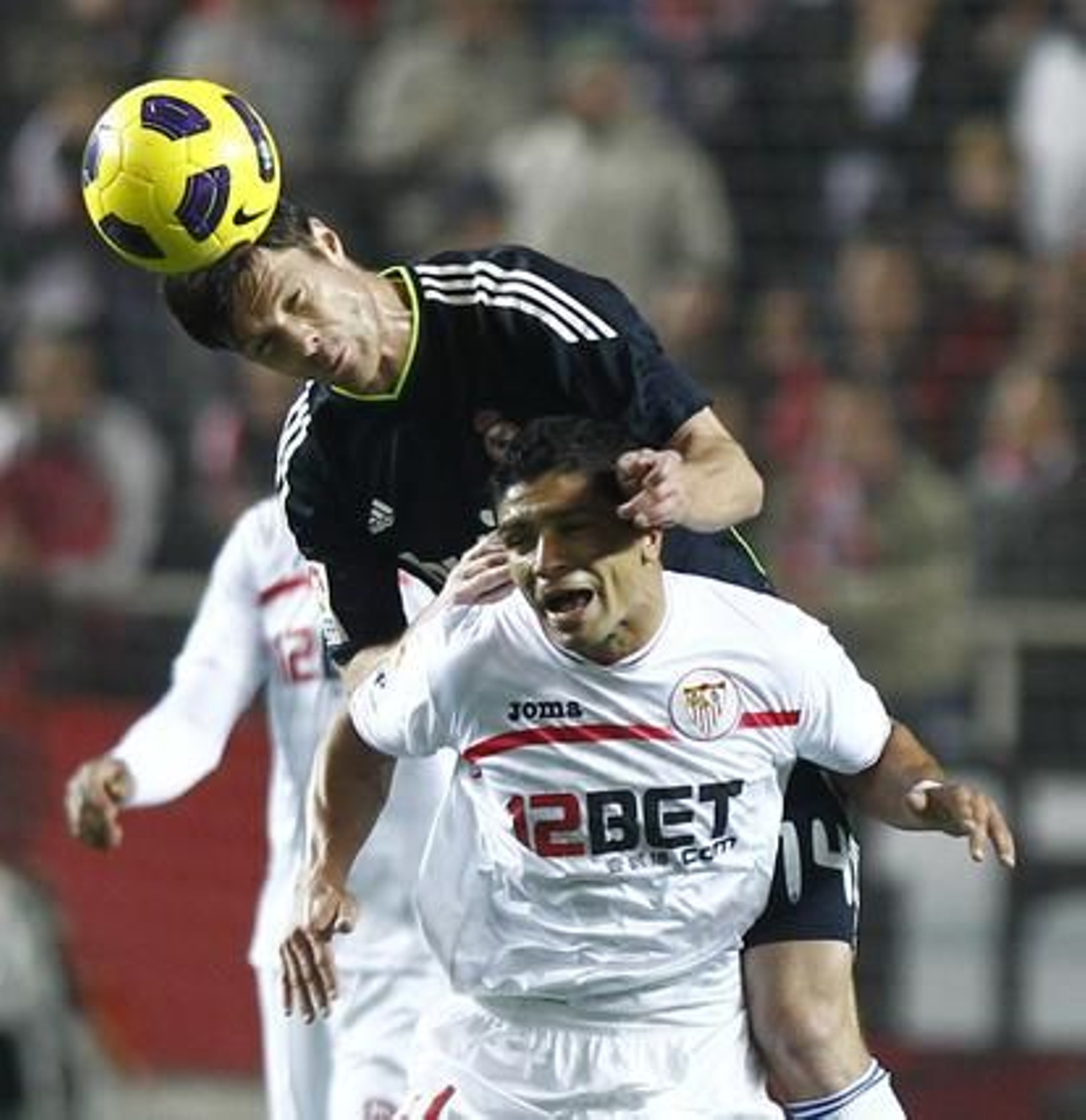 El Sevilla pierde 0-1 con el Real Madrid en la ida de las semifinales de la Copa del Rey. / Antonio Pizarro