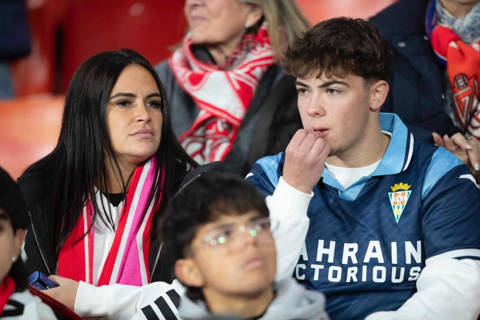 Encuéntrate en la grada de Los Cármenes durante el Granada-Córdoba