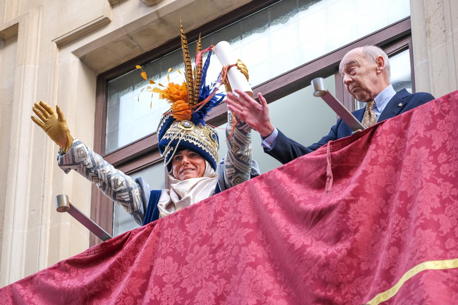 Fotos del Heraldo de los Reyes Magos en la recogida de llaves de la ciudad