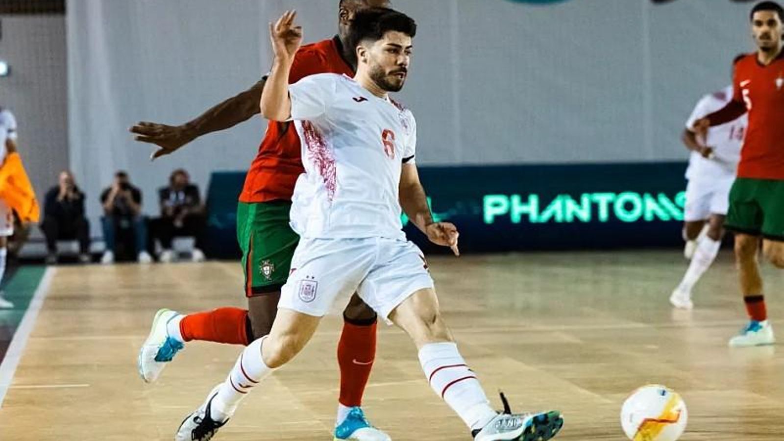 Dani Zurdo mostró su calidad en su debut con la selección nacional.