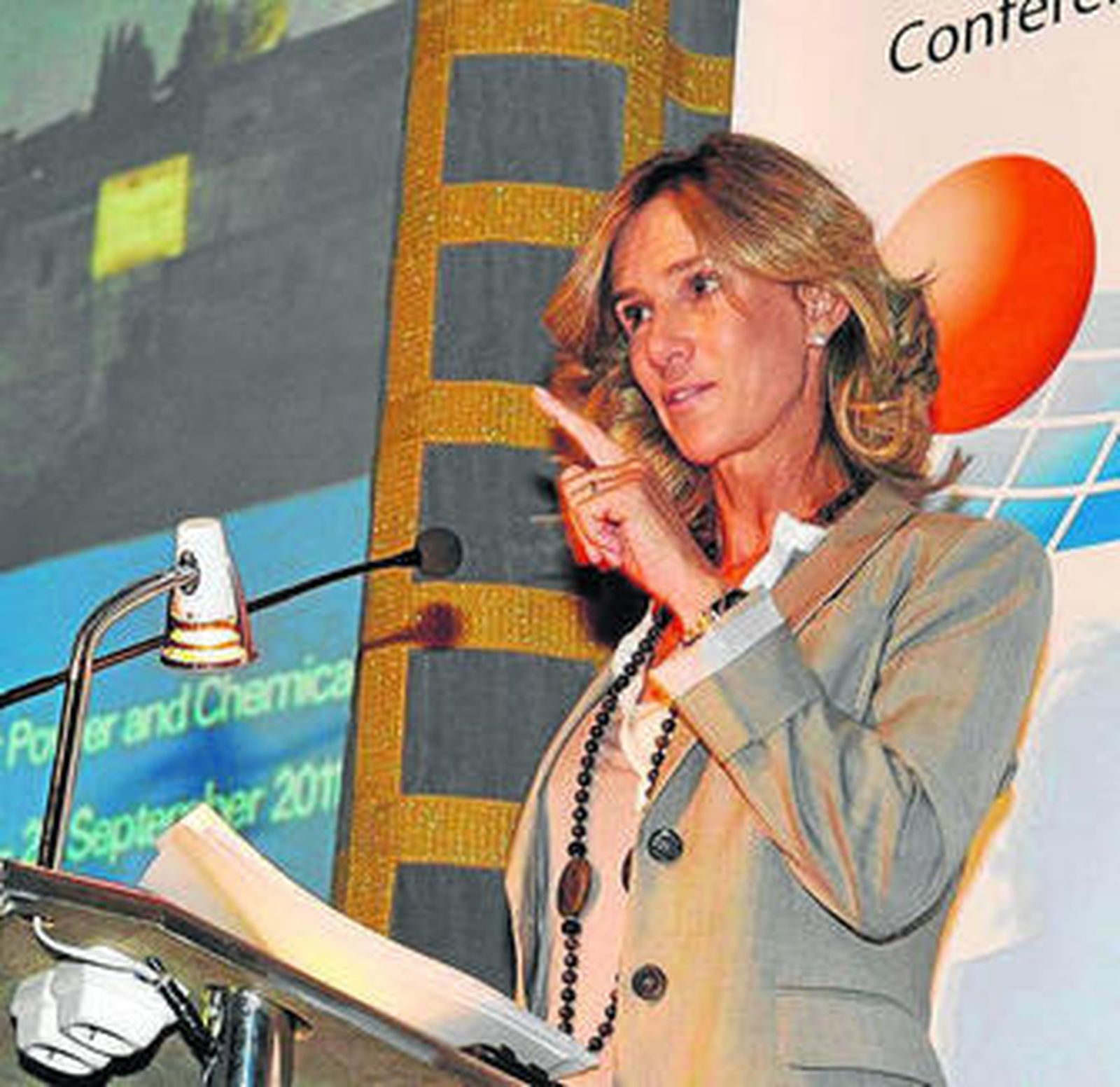 Cristina Garmendia durante su conferencia de ayer en Granada.