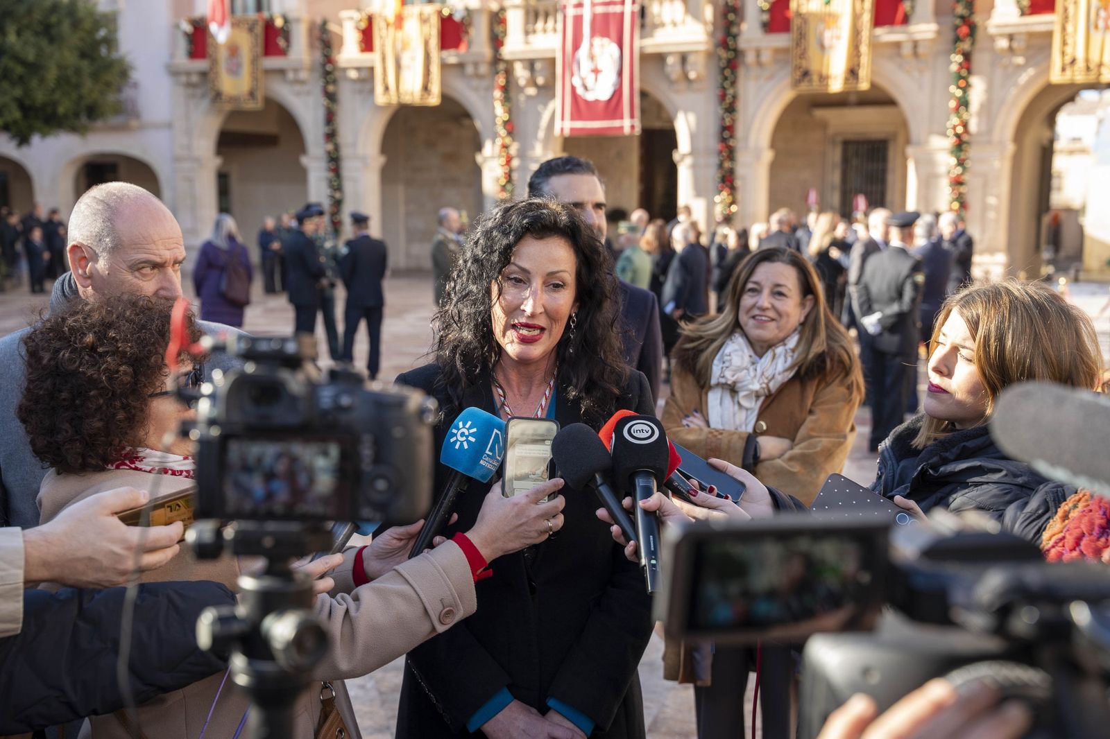 El Pendón vuelve a alzarse en Almería: memoria y ciudad bajo la luz de diciembre