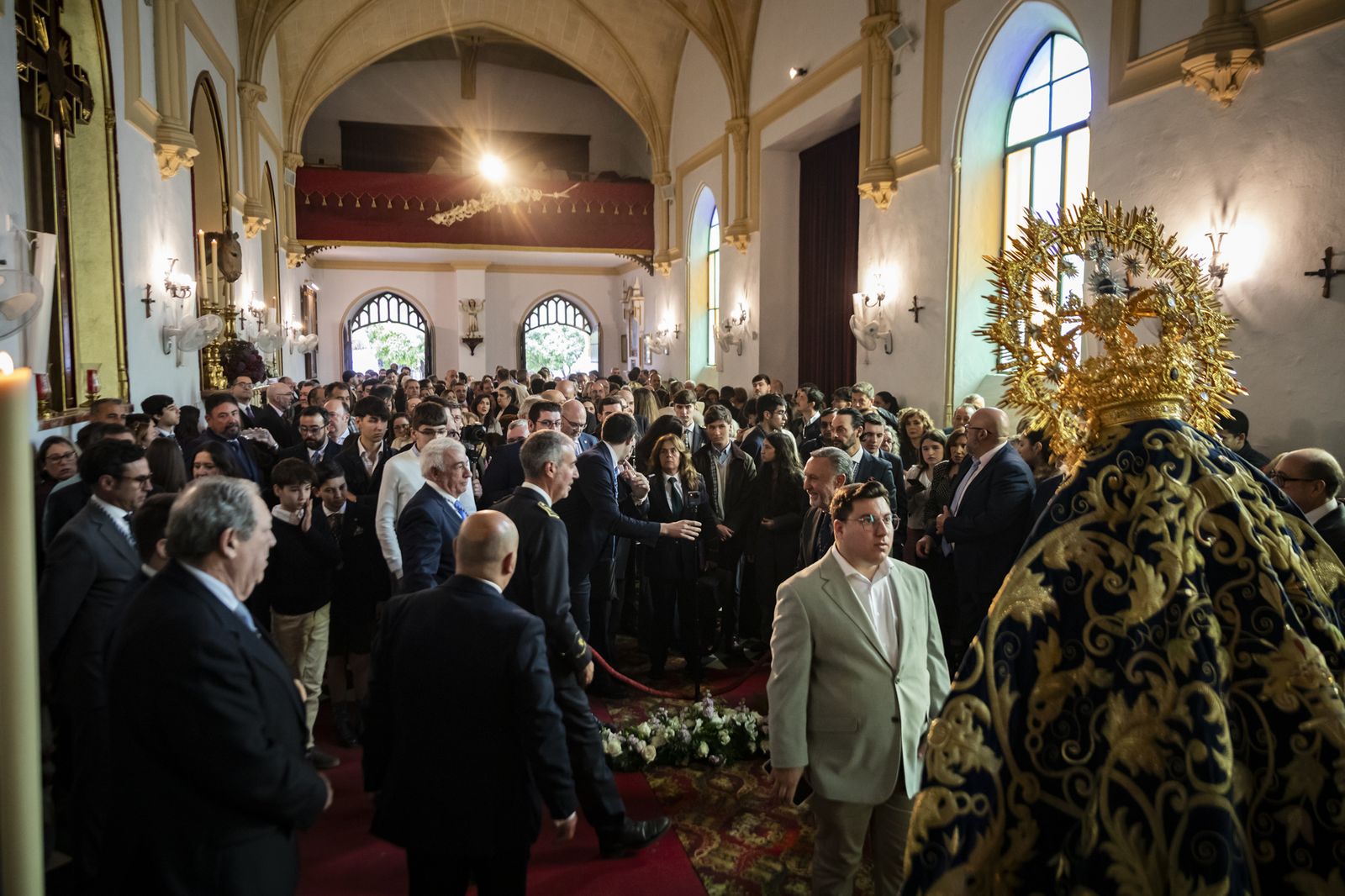 Las imágenes de los besapiés y besamanos del tercer Domingo de Cuaresma en Jerez: veneraciones del centro a los barrios