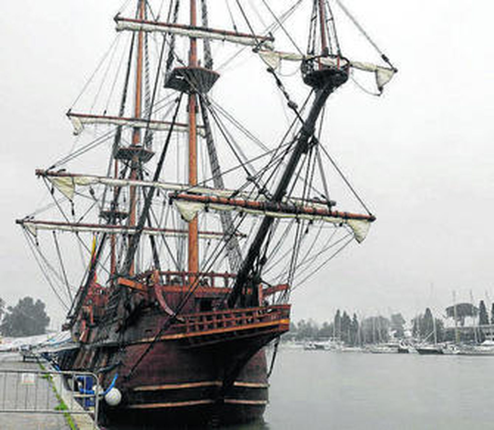 Visitas a la Nao Victoria y el Galeón Andalucía