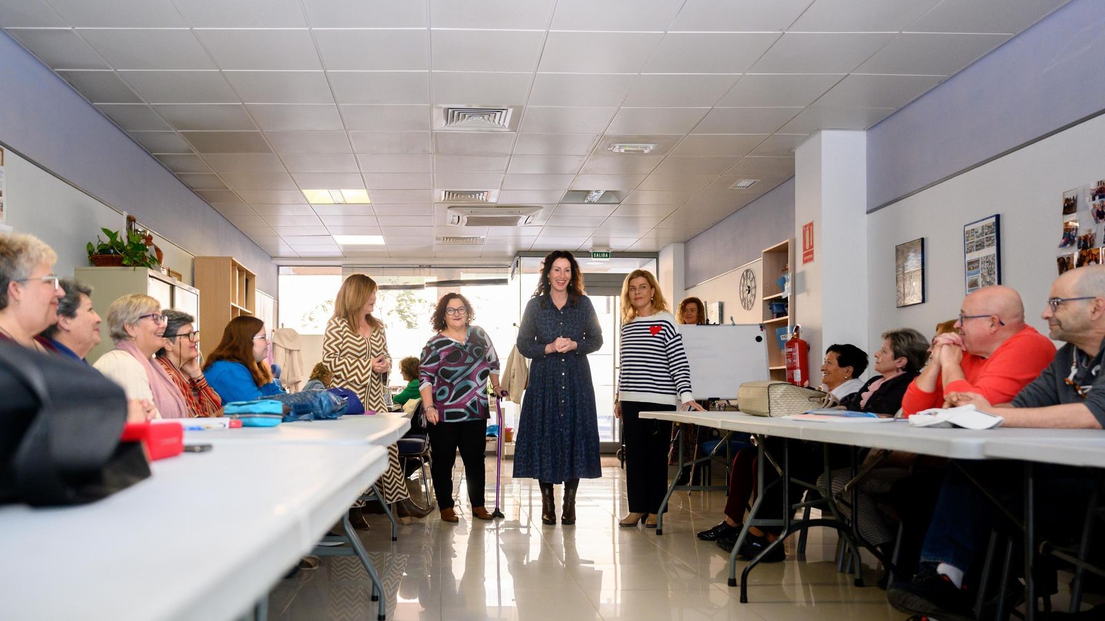 La alcaldesa se reúne con miembros de la Asociación de Fibromialgia y Síndrome de Fatiga Crónica de Almería.