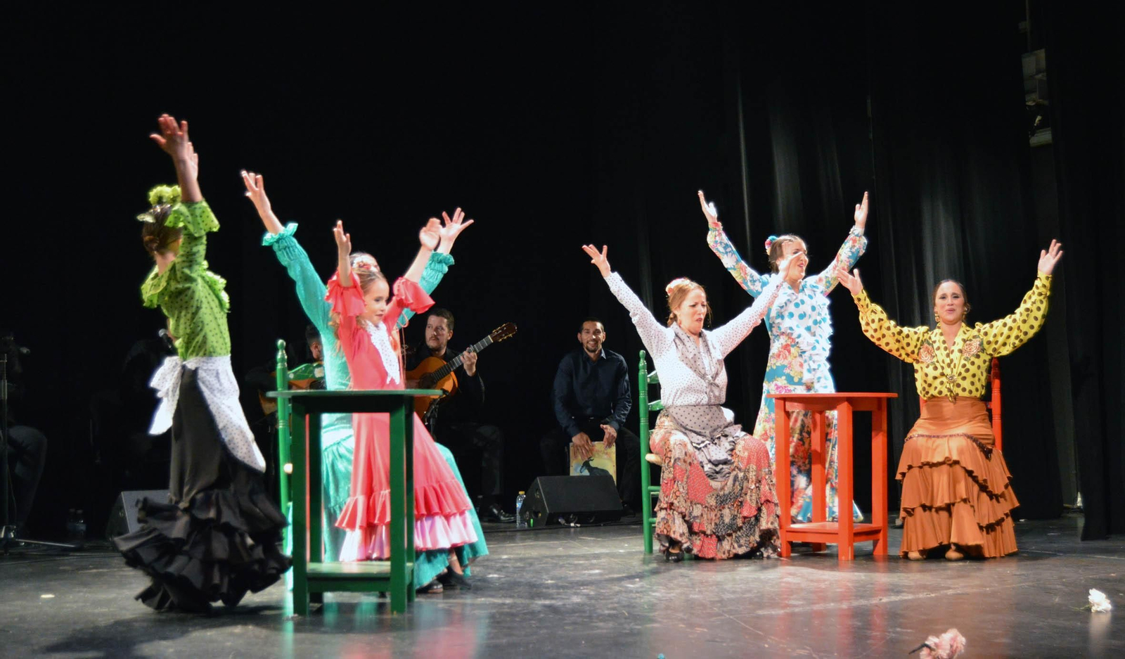 Actuación del cuadro flamenco que acompañaba a Ana Alonso en su último espectáculo.