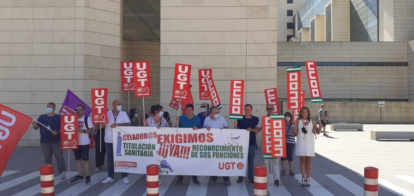 UGT y CCOO demandan en Granada un reconocimiento superior para los celadores del SAS