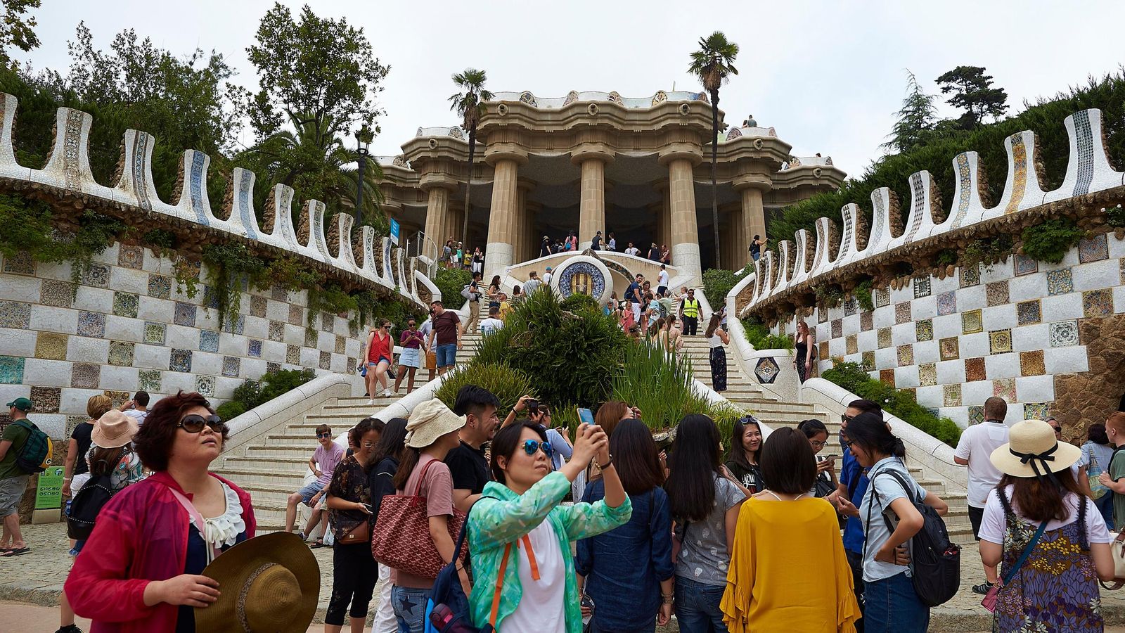 Turistas en el Parque Güell de Barcelona