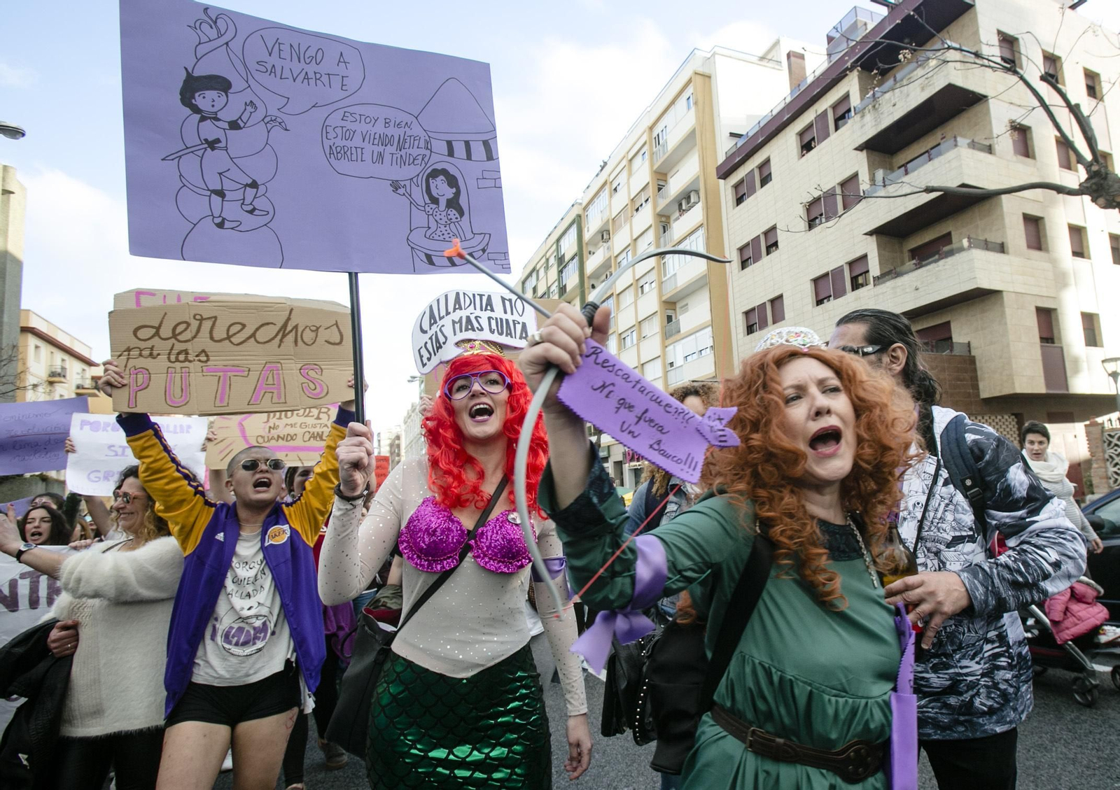 Miles de personas acudieron a  la gran manifestación del 8-M