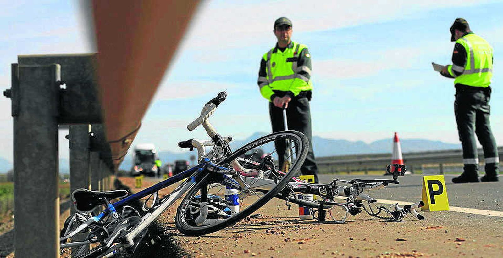 Imagen de archivo en un accidente de tráfico con ciclistas atropellados.