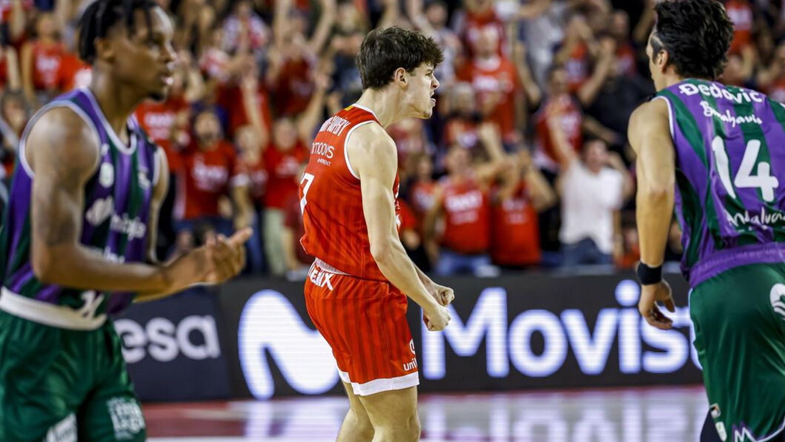 Mario celebra un triple.