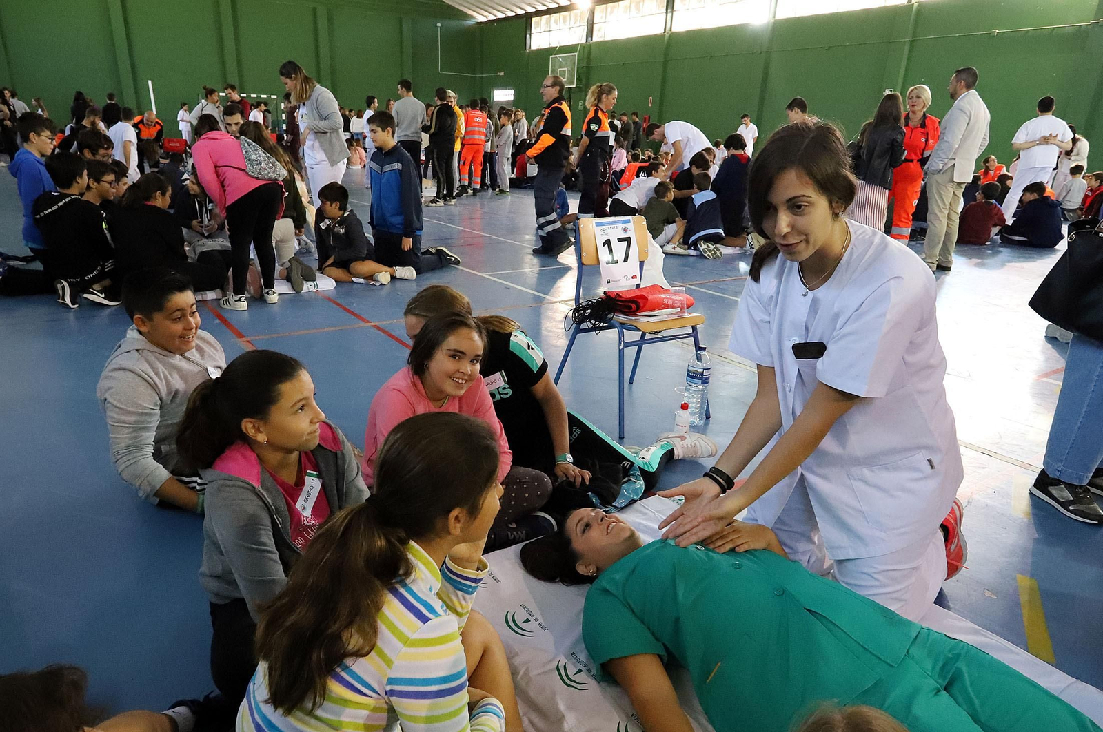 Imágenes de las jornadas de reanimación pulmonar en el IES Alto Conquero