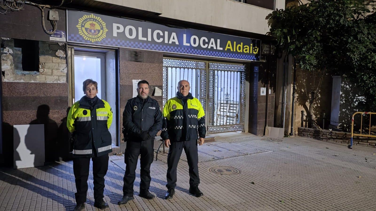 Tres de los policías de Garrucha en Aldaya, uno de los municipios afectados por la DANA.