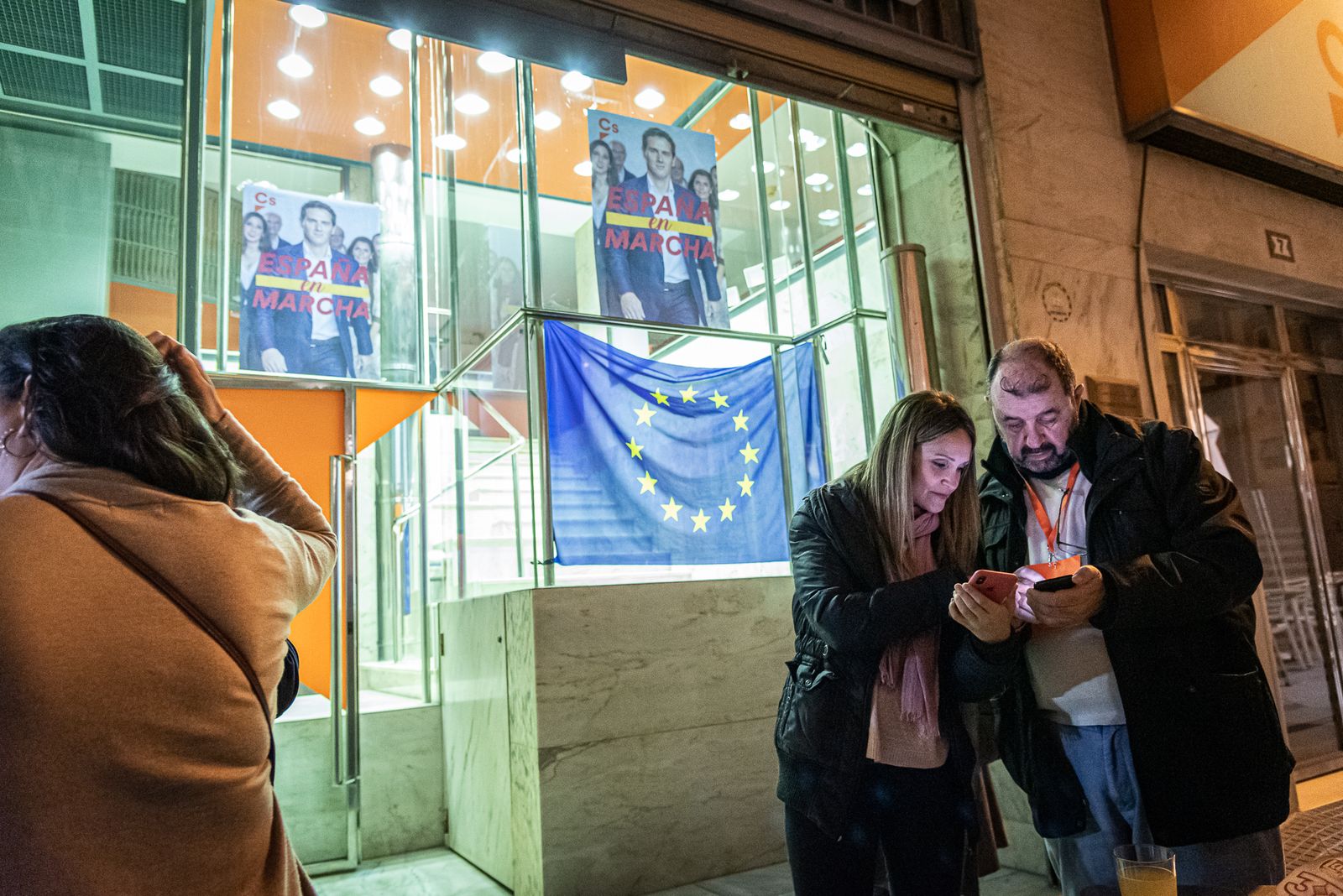 Imágenes de la jornada electoral en la sede de Ciudadanos en Huelva