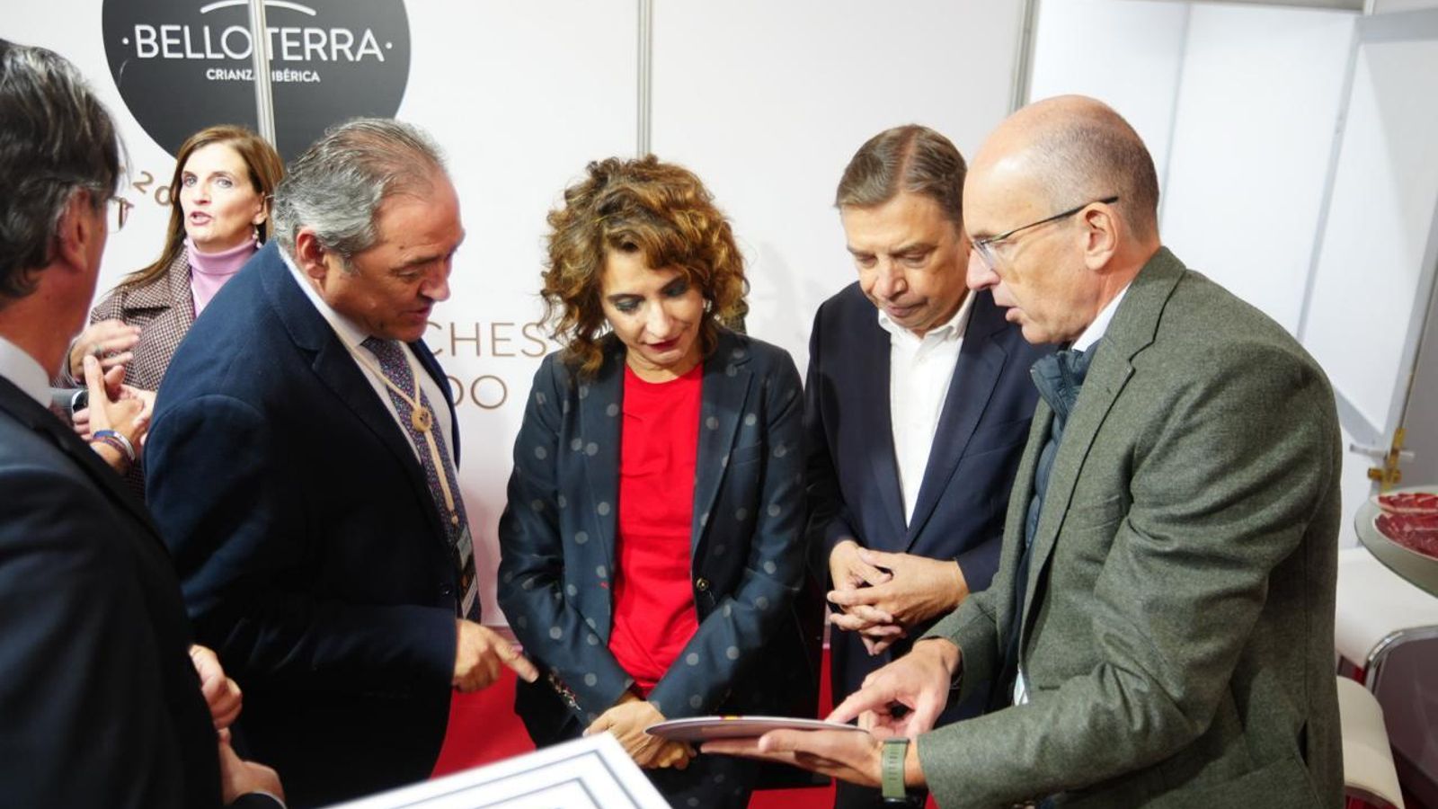 María Jesús Montero y Luis Planas en la Feria del Jamón.