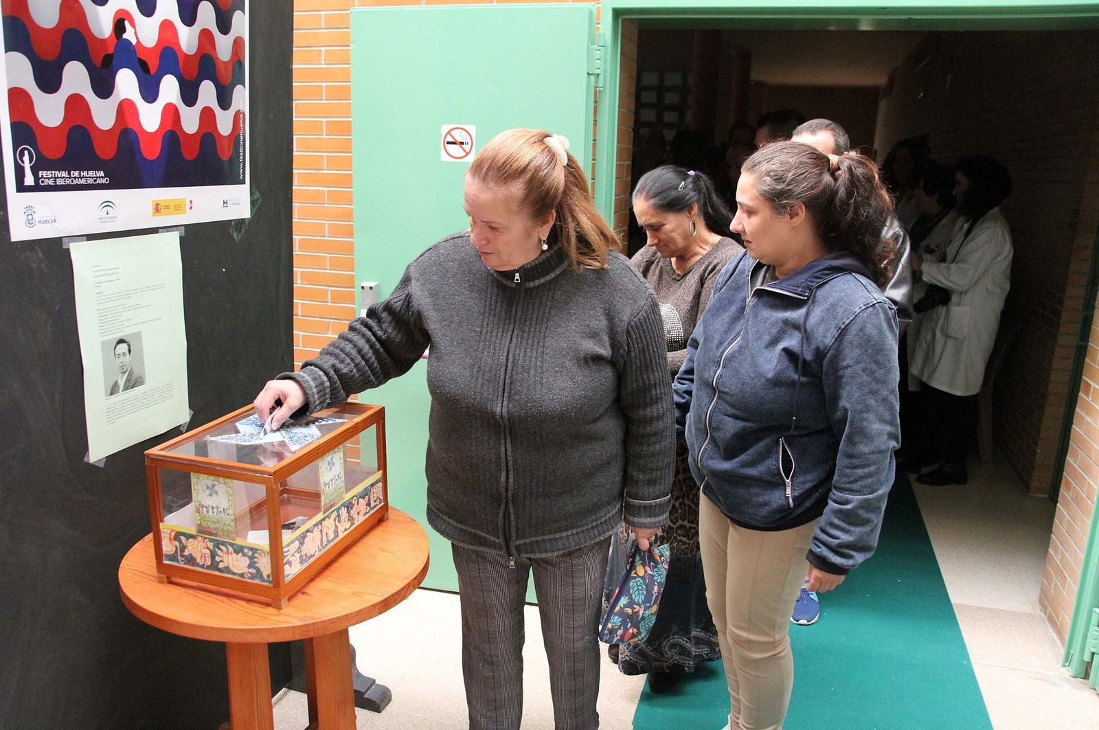 "El Piedra" visita la cárcel de Huelva, en imágenes