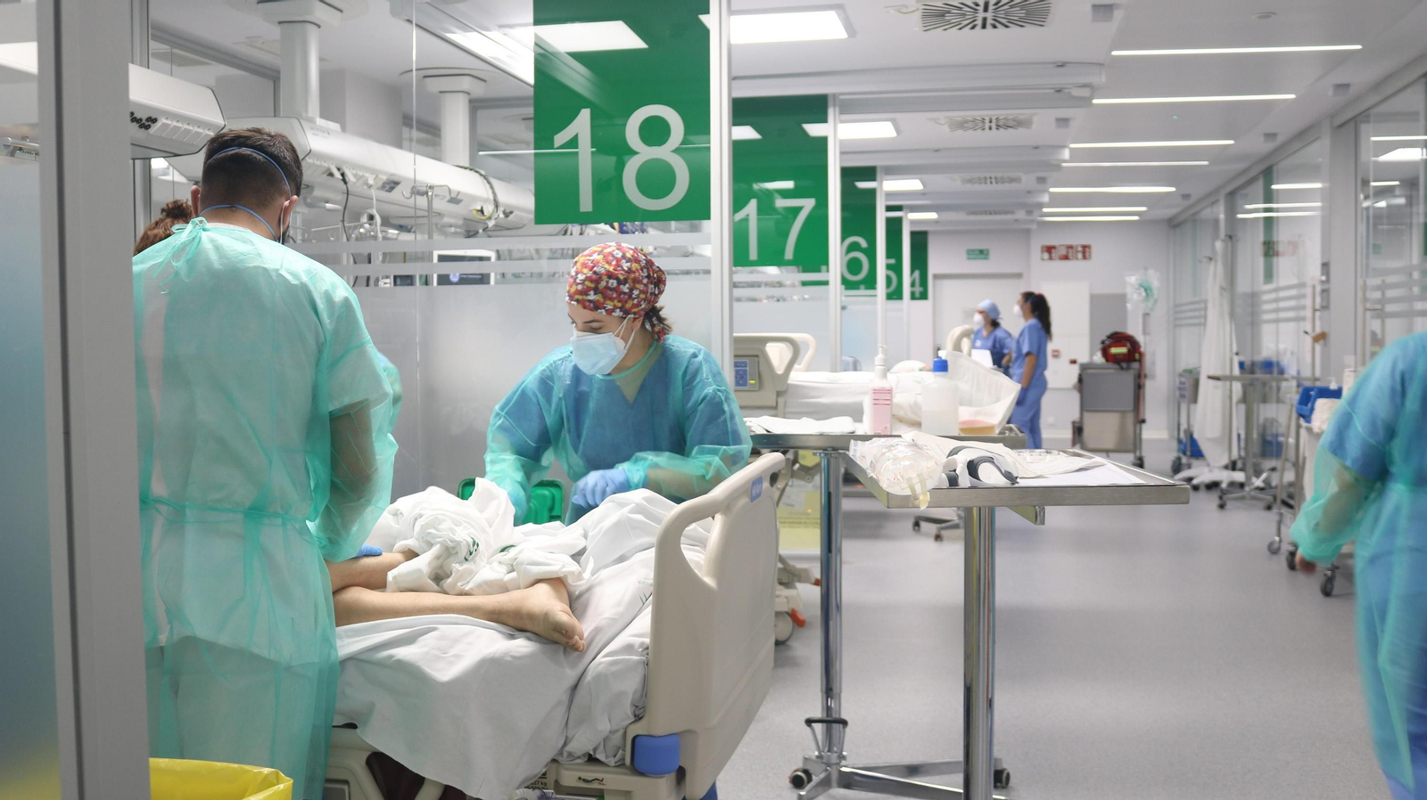 Personal sanitario en la UCI del Hospital de Emergencia Covid-19, en el antiguo Hospital Militar.