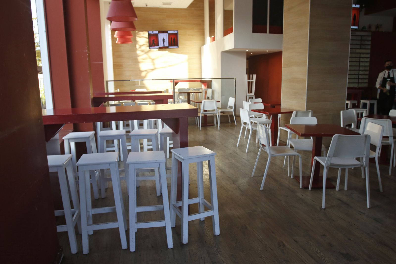 La primera tarde de cierre de bares y comercio en Córdoba, en fotografías