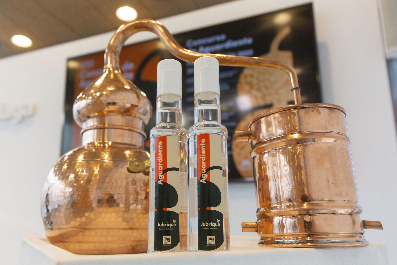 Alambiques con los que se elabora el aguardiente en Jubrique.