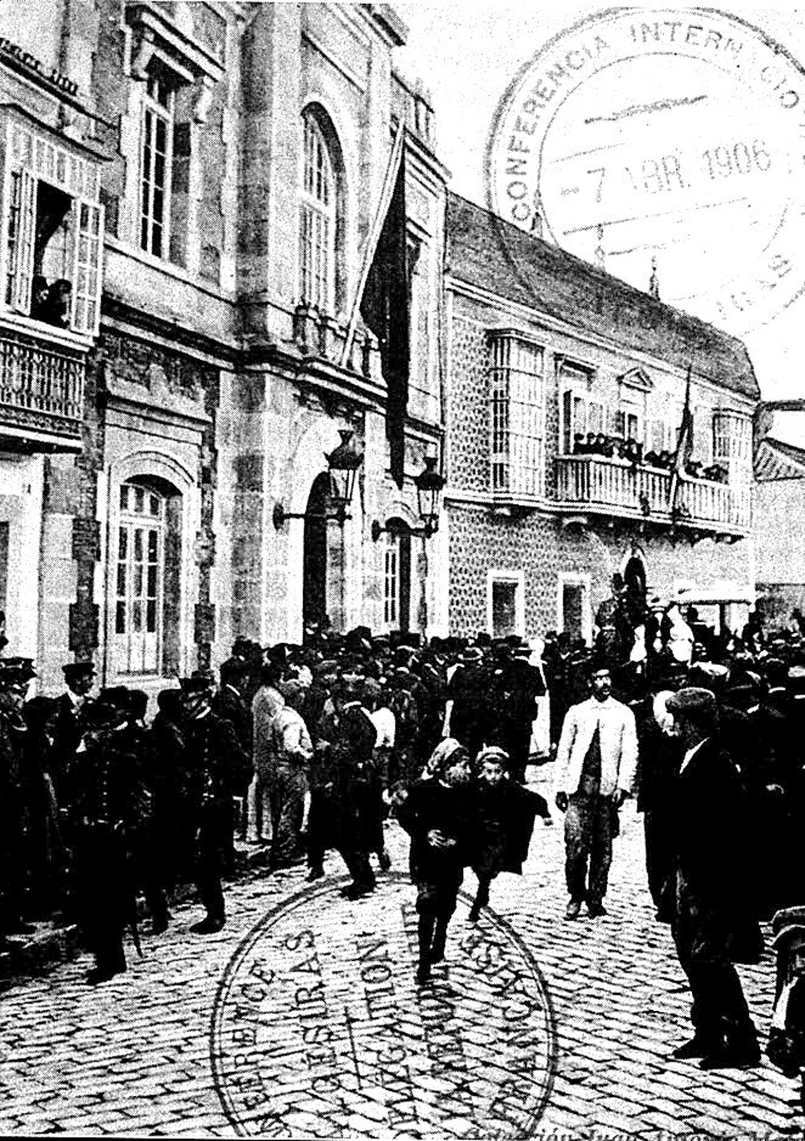 El Ayuntamiento de Algeciras durante la conferencia internacional, en una postal utilizada por la Delegación Francesa.