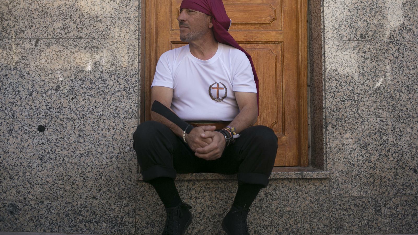 Un costalero de la Pollinica en Ronda