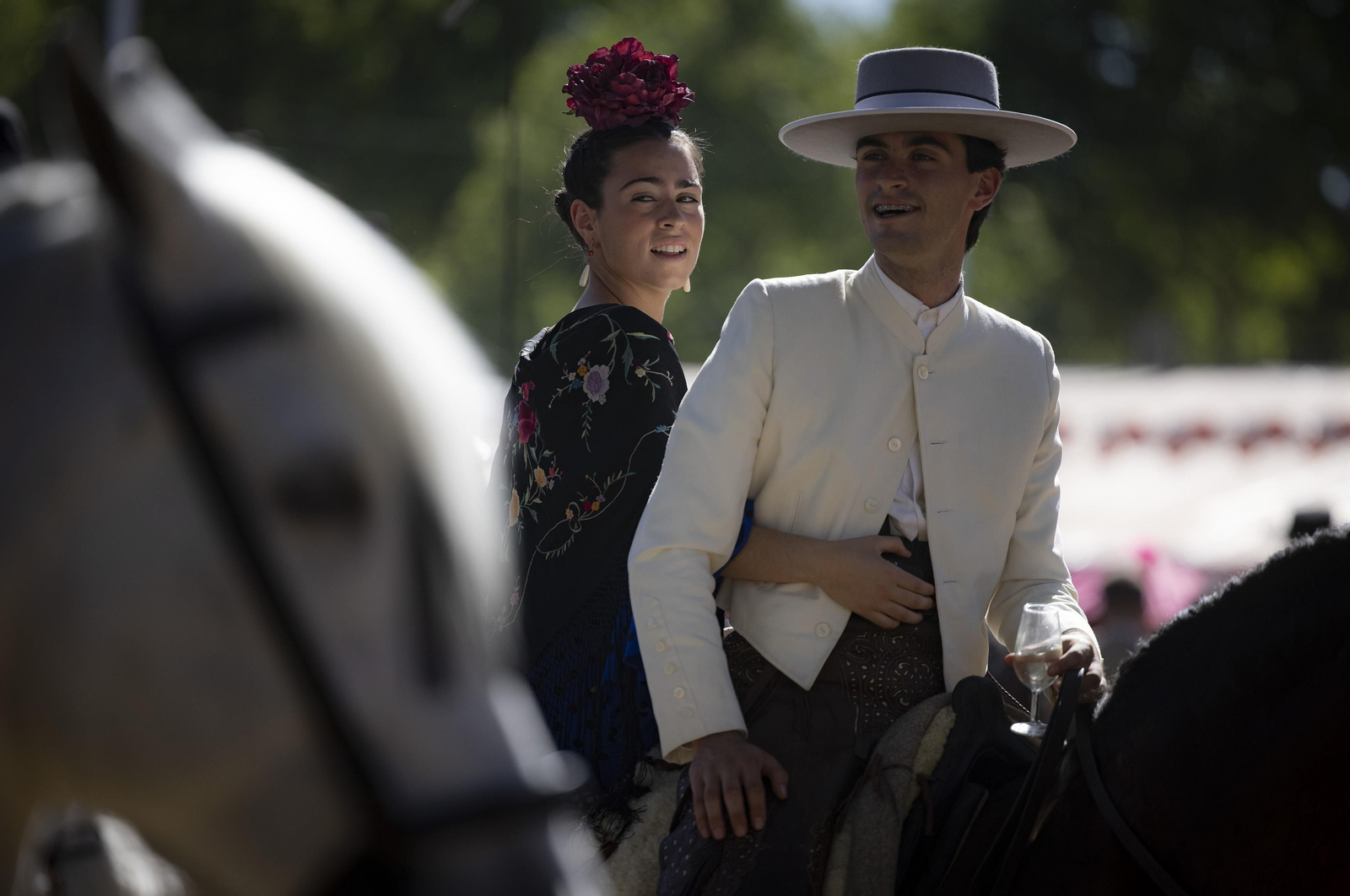 Las fotos del lunes de la Feria de abril  de Sevilla 2023