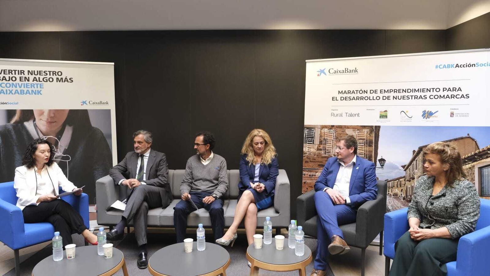 Miembros de CaixaBank, Diputación, Rural Talent y de los tres GDR, presentes.