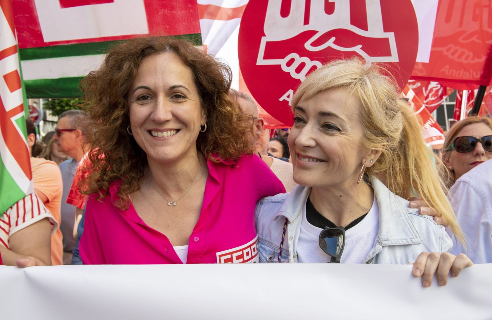 Nuria López (CCOO) y Carmen Castilla (UGT), en la manifestación del Primero de Mayo en Jaén.