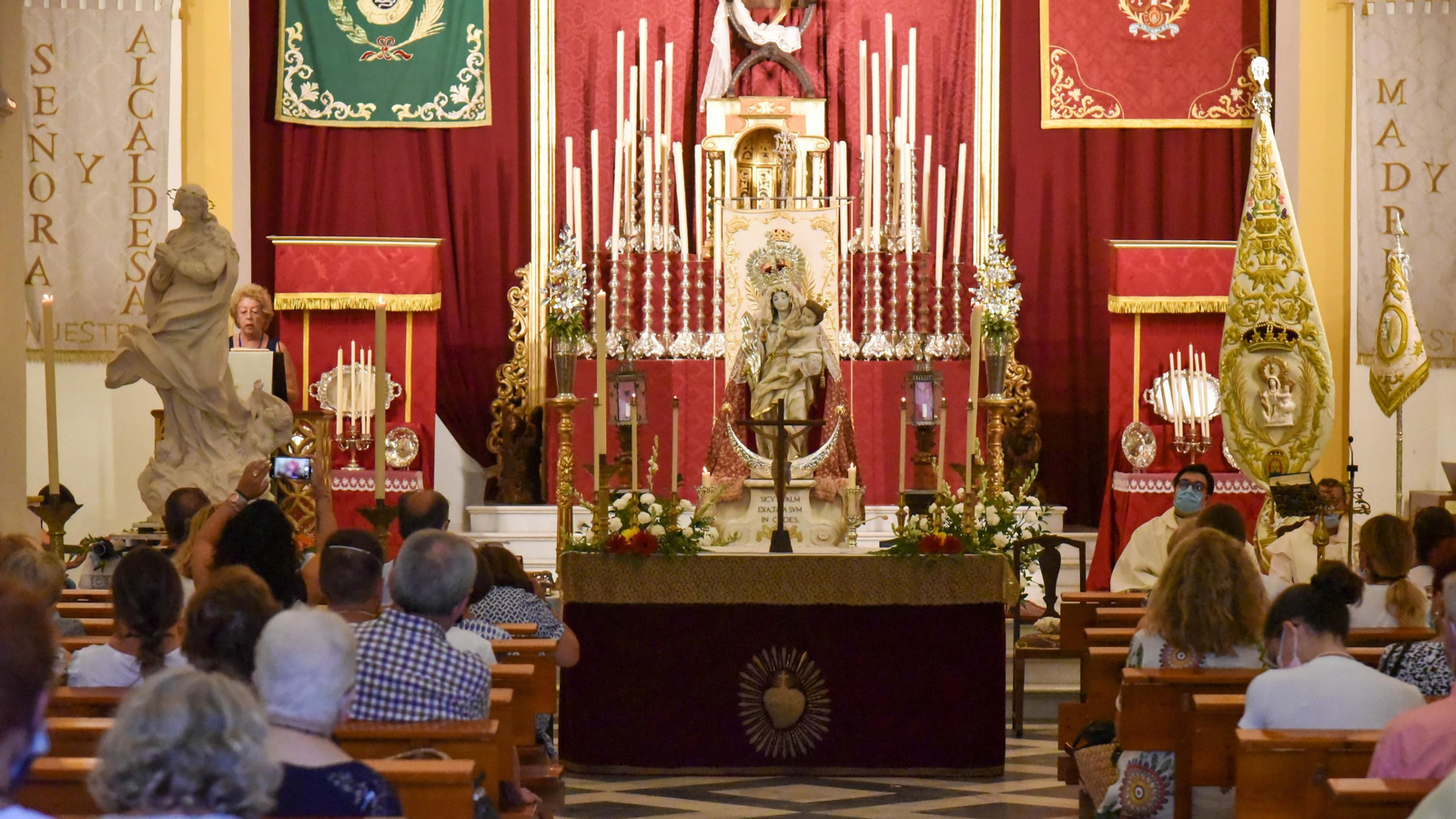 Las fotos de la peregrinacion religiosa Madre Ven en la Iglesia de La Palma