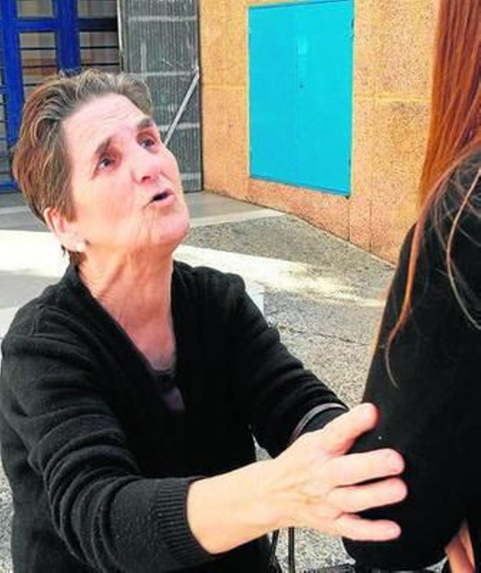Francisca Pérez conversa con una de las asesoras del Comité René Cassin.