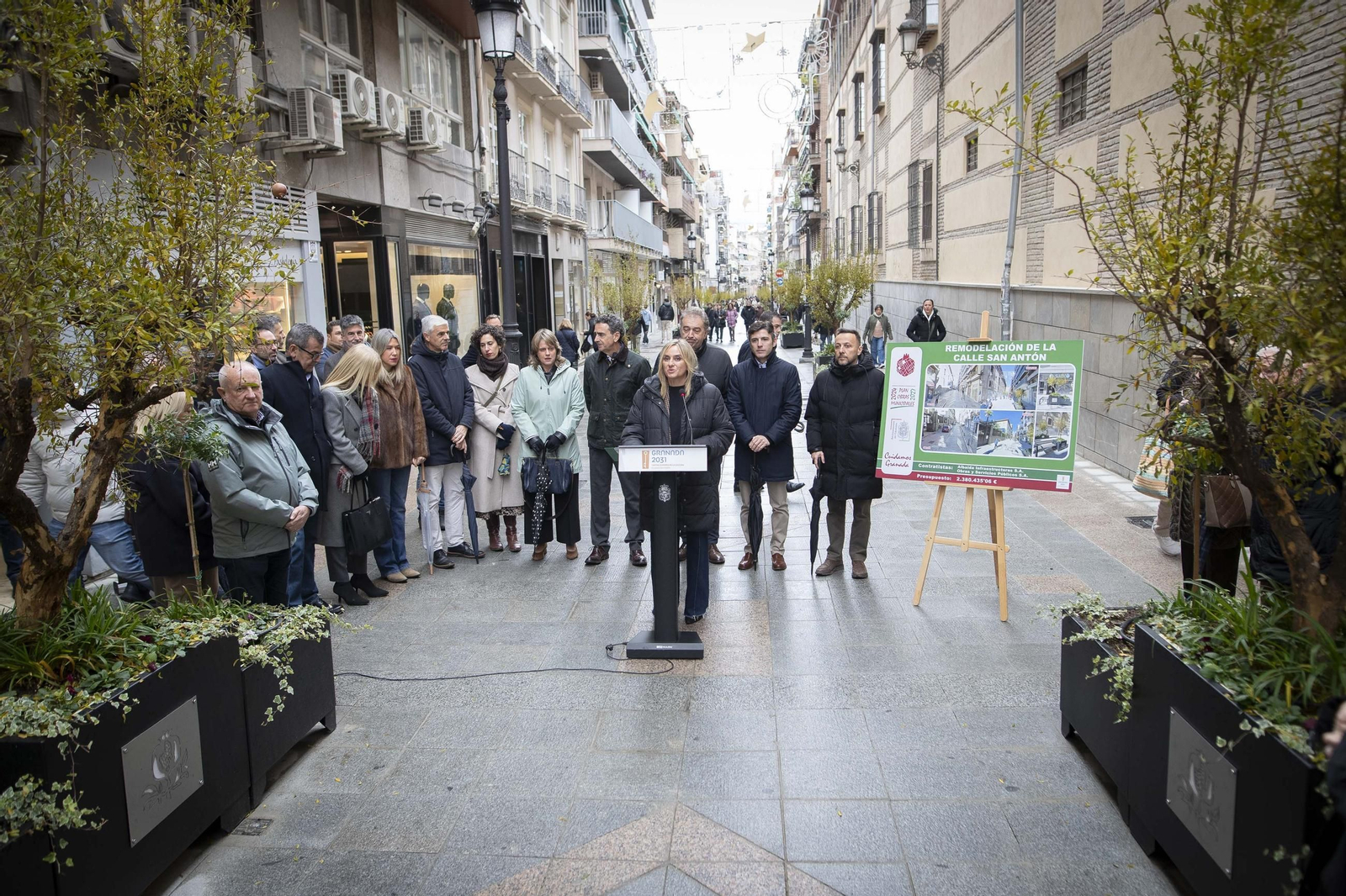 Fotos: así ha quedado la nueva calle San Antón, una de las vías más emblemáticas de Granada
