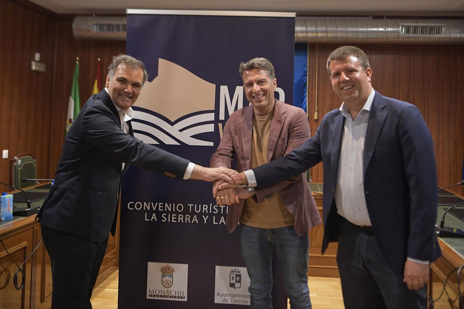 Jesús Ibáñez de Cetursa, Óscar Medina, alcalde de Torrox y José Morales, alcalde de Monachil.