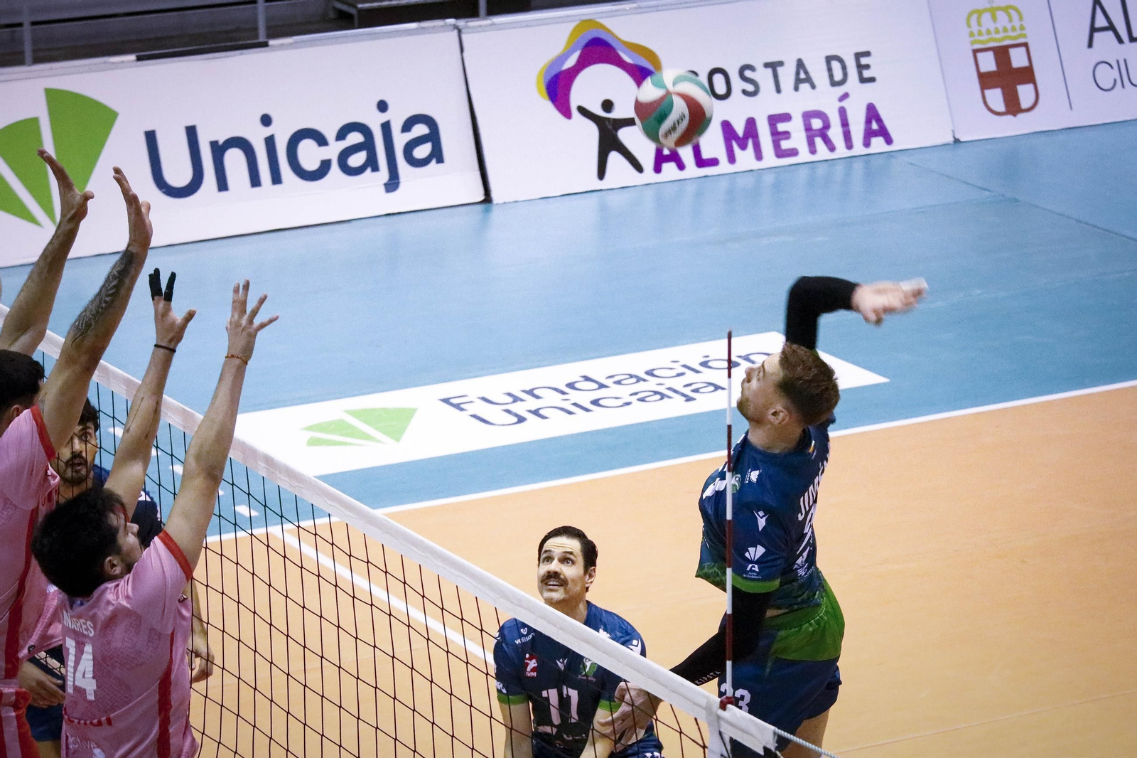Unicaja Costa de Almería-Arenal Emeve de la Superliga, en imágenes