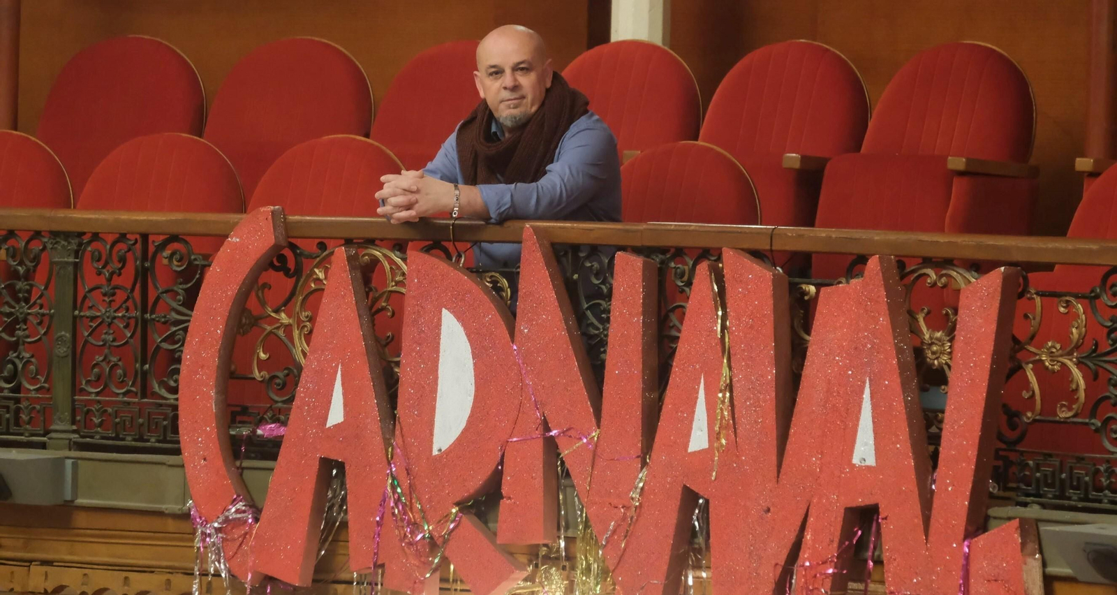 Pepín Carrillo, en un palco del Gran Teatro de Córdoba. Pepín Carrillo, en un palco del Gran Teatro de Córdoba.