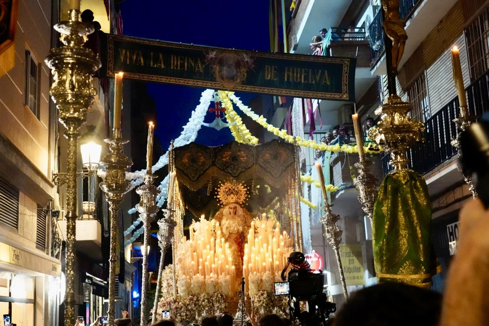 Imágenes de la procesión extraordinaria de la Virgen de la Esperanza por las calles de Huelva