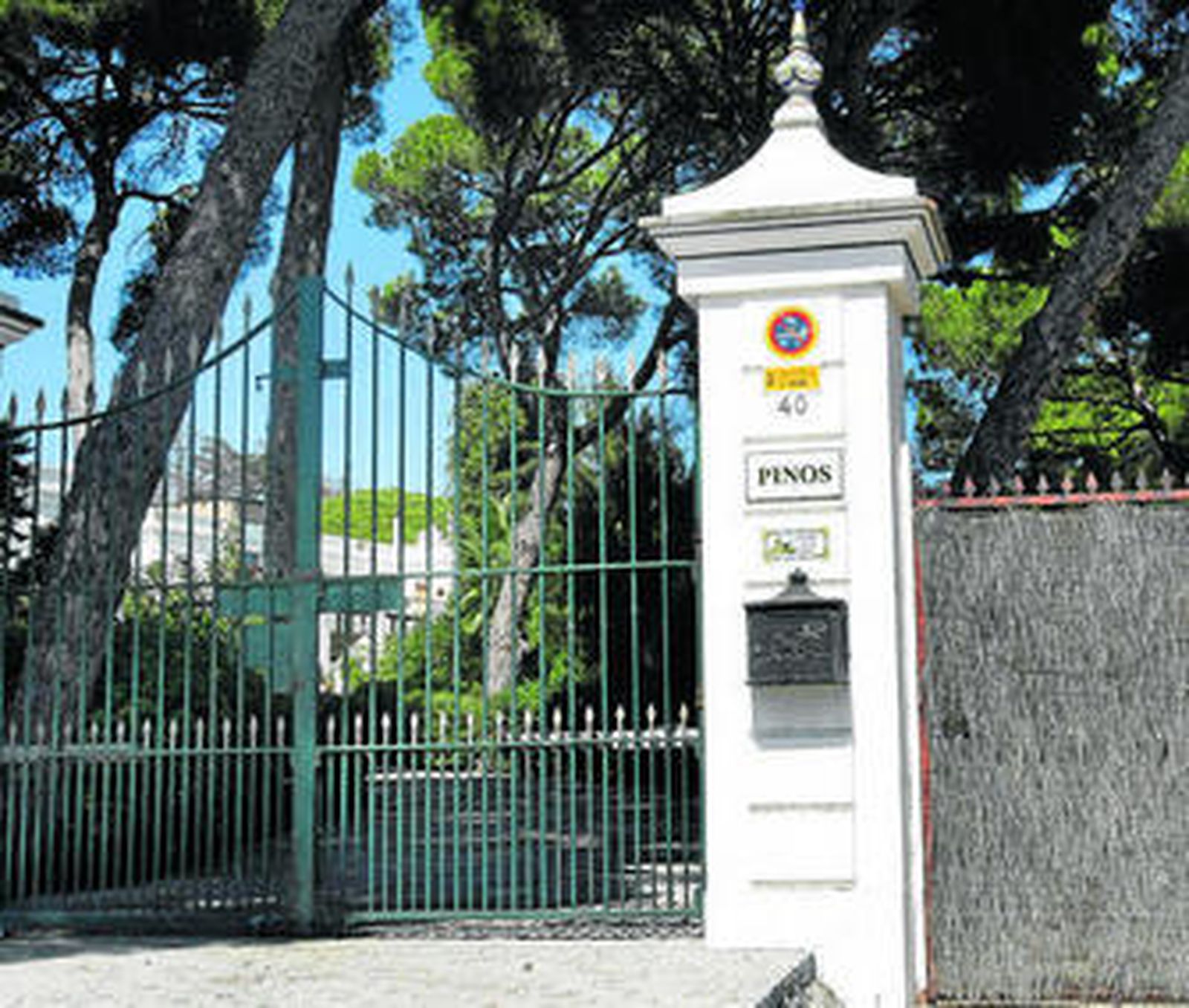 Exterior de la finca Los Pinos, situada en la Carretera de Fuentebravía.