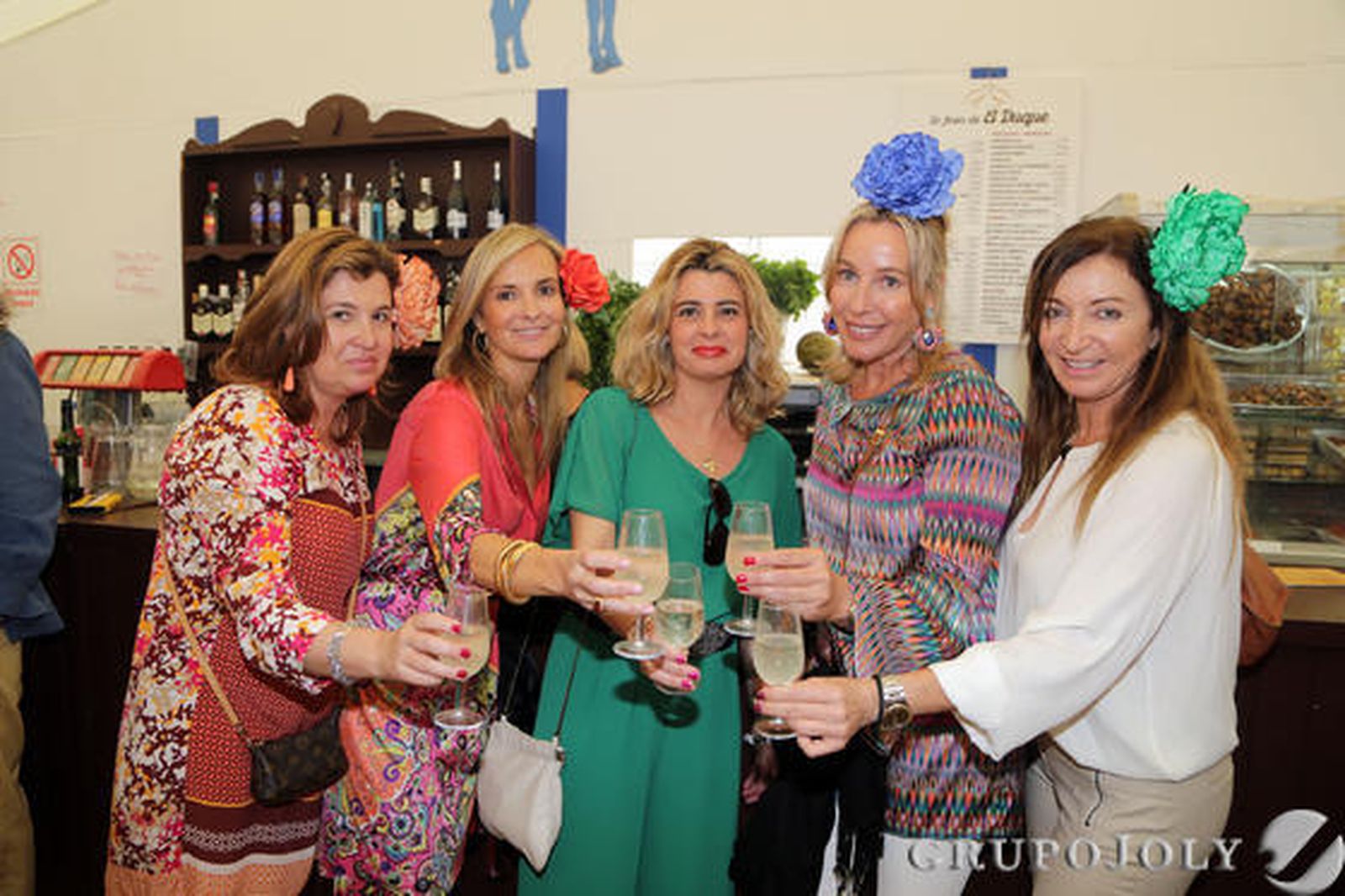 María José Ordeig, Silvia Lafuente, Inma Malvido y Clara Payá brindan ayer en la caseta de Diario de Jerez.

Foto: Vanesa Lobo