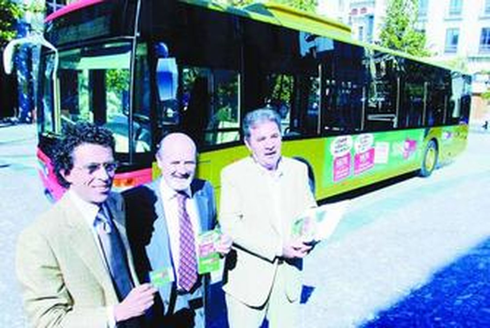 Guillermo Robles, José Manuel García Nieto y Jesús Pulido, durante la presentación del programa.