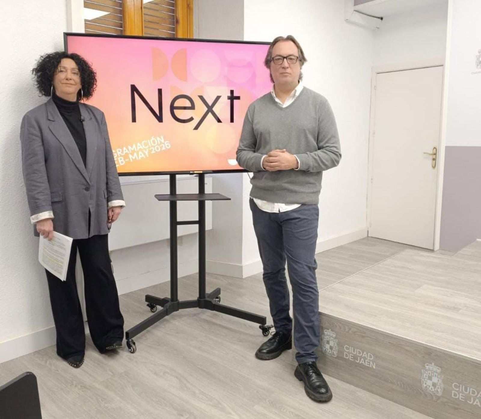 Vito Jiménez y José Manuel Higueras presentan la programación de la UPM para el próximo semestre.