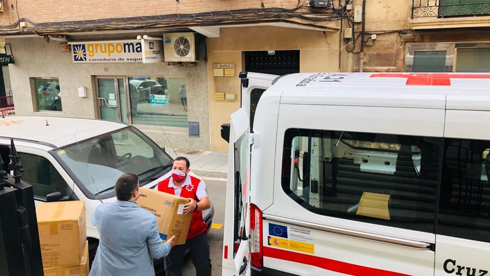 Cruz Roja reparte mascarillas