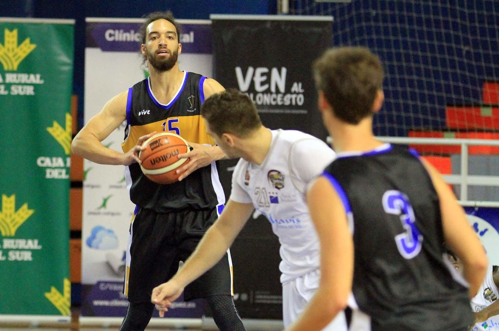 Imágenes del partido de baloncesto Enrique Benítez- Benahavís