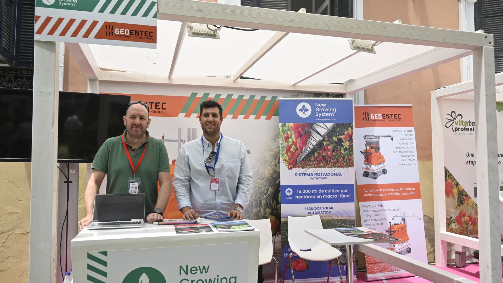 Los Stands participantes en el 8º Congreso Internacional de Frutos Rojos en Huelva