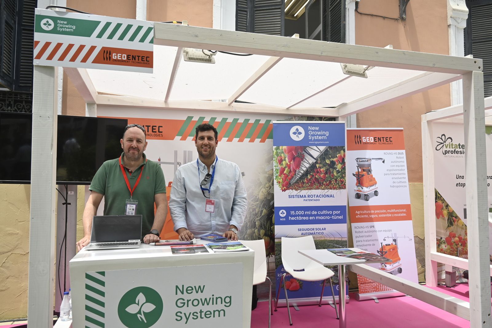 Los Stands participantes en el 8º Congreso Internacional de Frutos Rojos en Huelva
