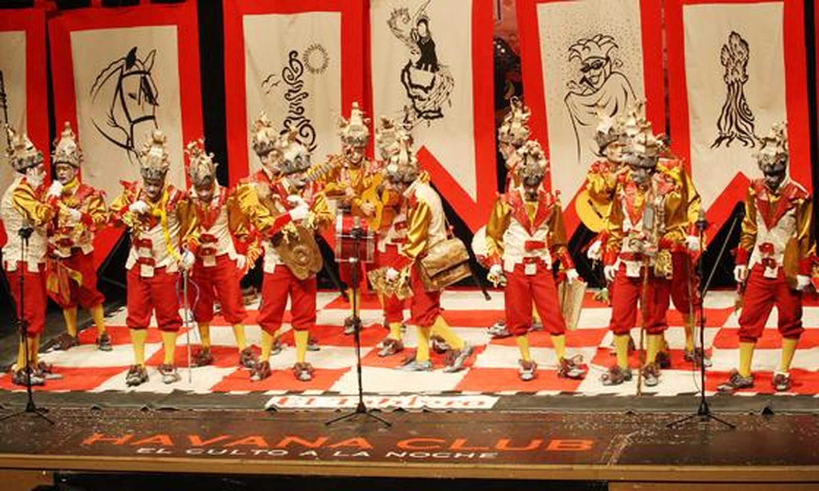 La comparsa algecireña 'El tablero'

Foto: Paco Guerrero