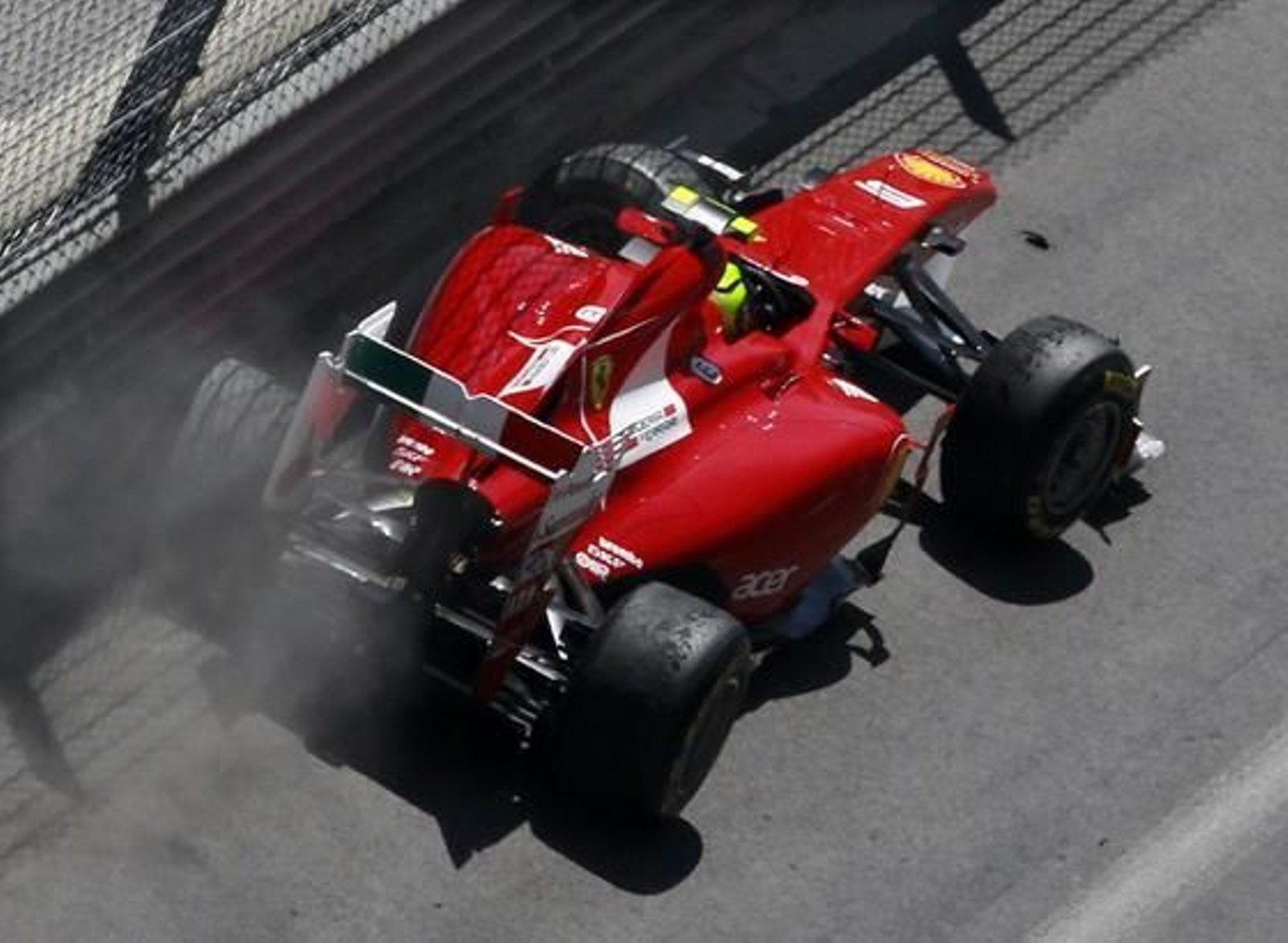 Felipe Massa chocó contra las protecciones y no terminó la carrera.

Foto: Reuters