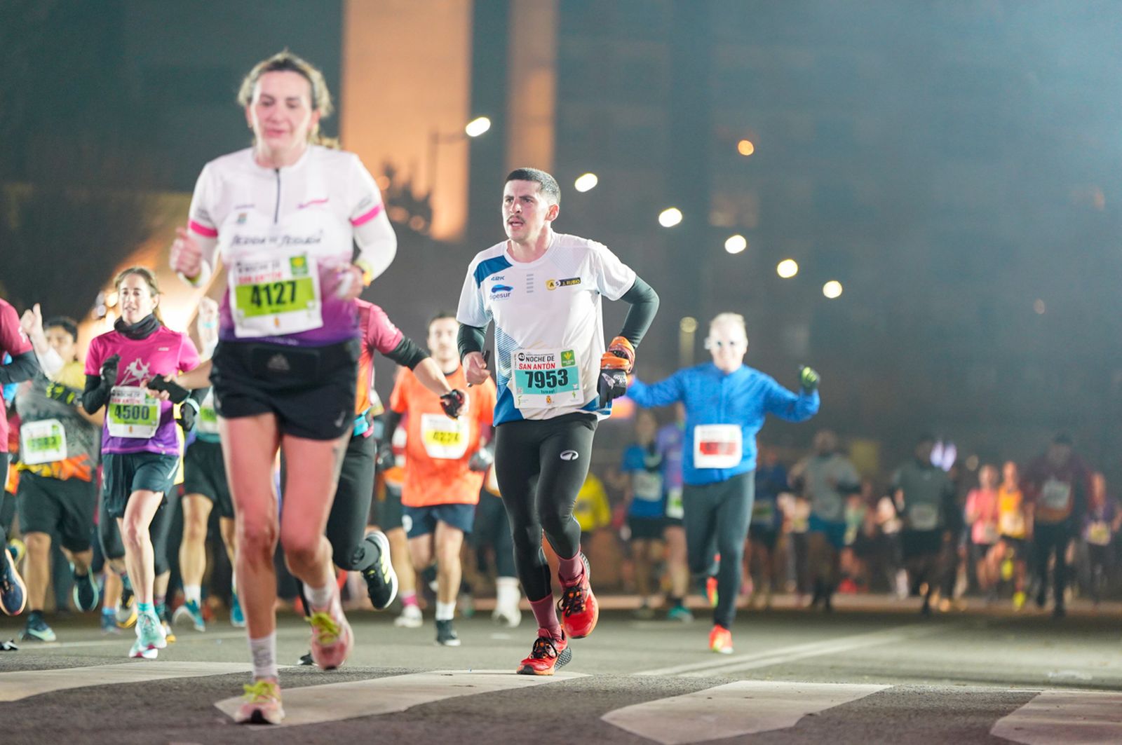 En imágenes: búscate en tu llegada a meta de la Carrera de San Antón 2026 (9)