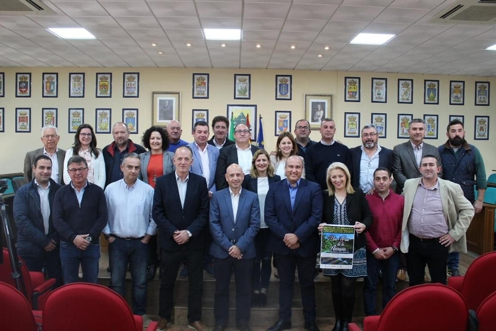 El delegado de Agricultura, Javier Salas, junto a los alcaldes de la Axarquía.